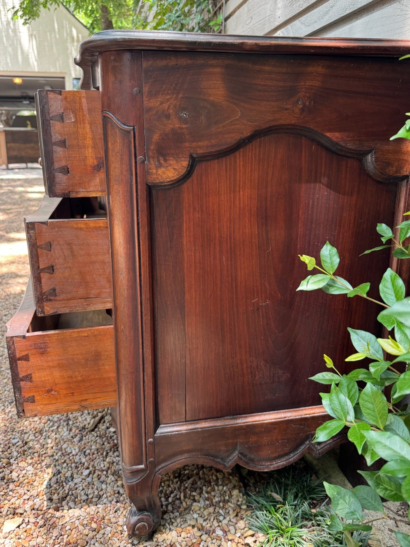18th c. Walnut Serpentine Commode