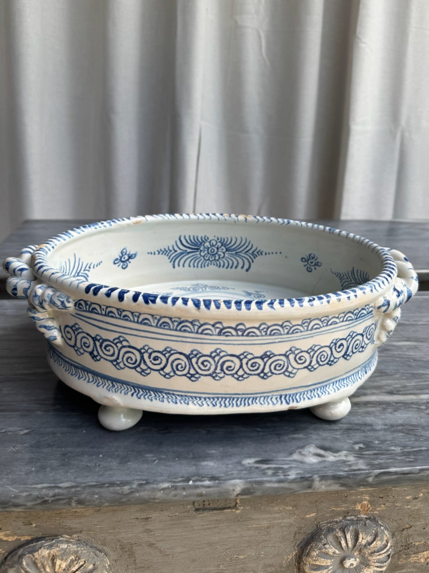 18th c. Blue & White Jardiniere