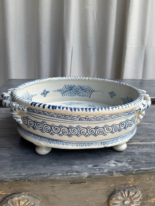 18th c. Blue & White Jardiniere