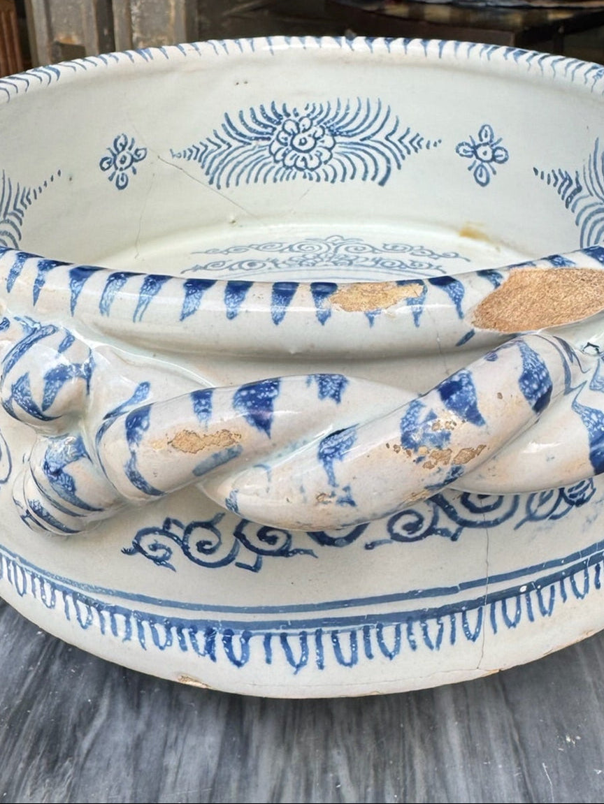 18th c. Blue & White Jardiniere